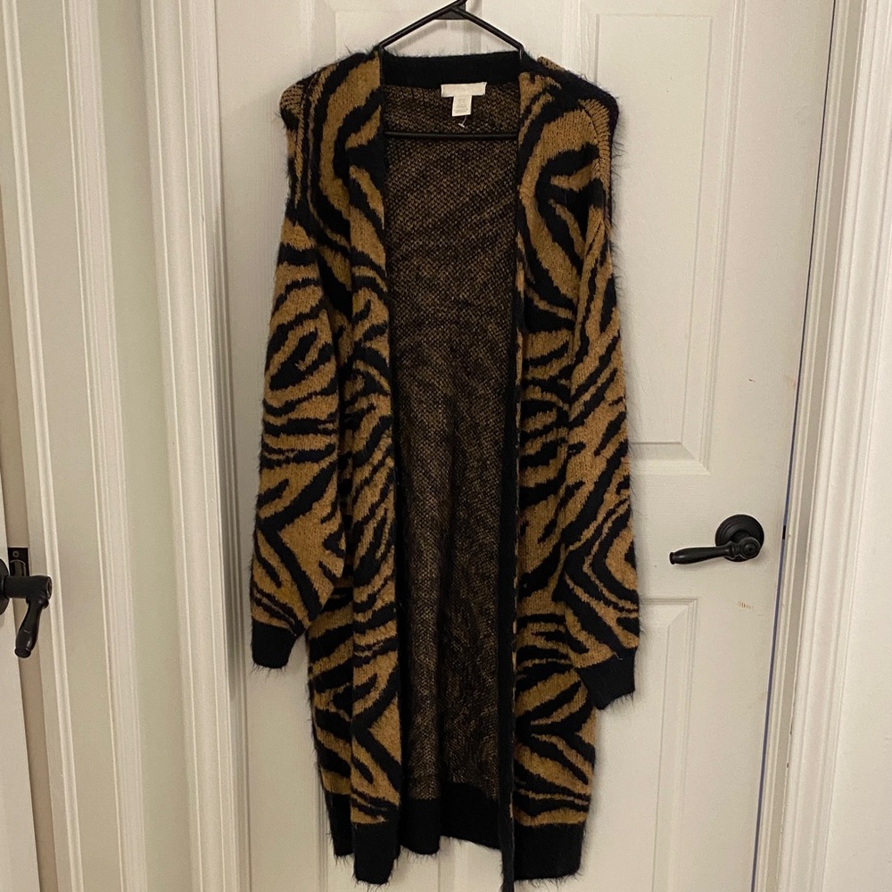Stylish Black and Tan Women's Sweater
